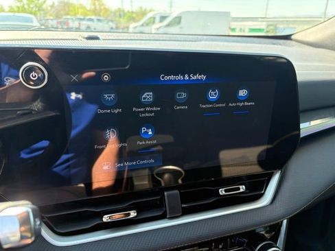 Used 2025 Chevrolet Equinox LT w/ Safety and Technology Package FWD image 18