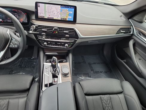 Used 2023 BMW 530i w/ Premium Package RWD image 10