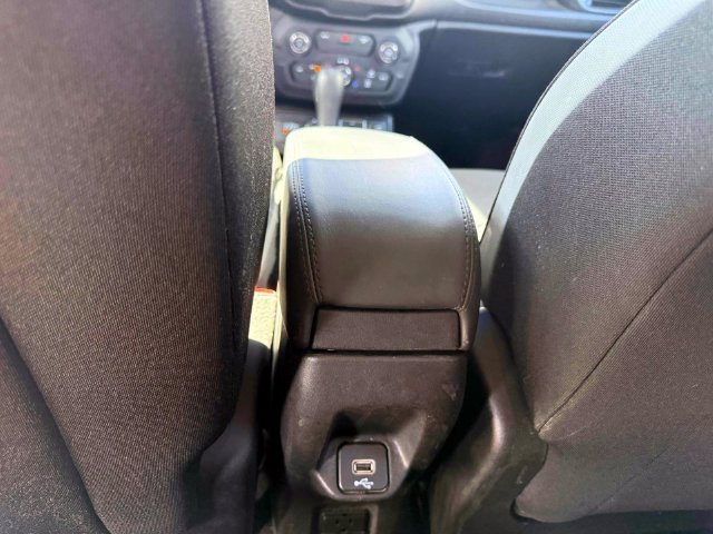 Certified 2020 Jeep Renegade Altitude AWD/4WD image 14