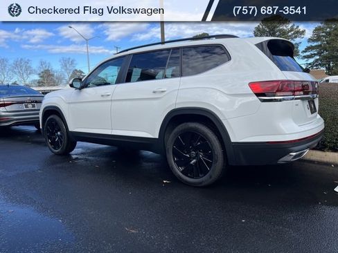 Used 2025 Volkswagen Atlas SE image 7