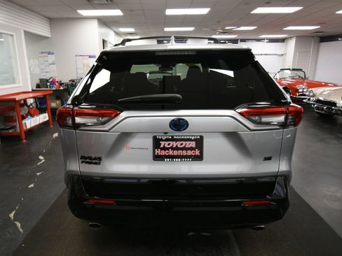 Used 2024 Toyota RAV4 SE w/ Weather & Moonroof Package AWD/4WD image 7