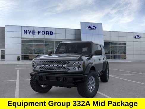 New 2025 Ford Bronco Badlands image 3