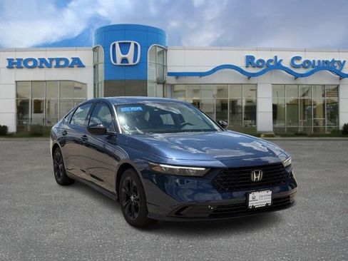 Certified 2025 Honda Accord SE image 1