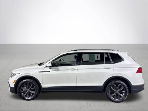 Certified 2023 Volkswagen Tiguan SE image 9