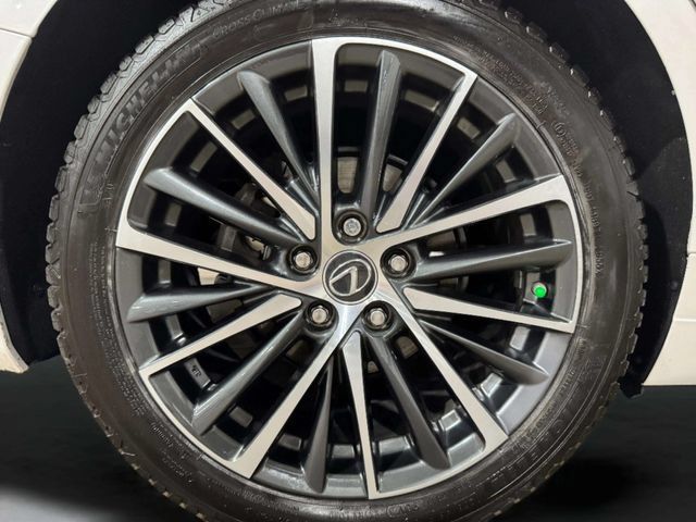 Used 2023 Lexus ES 300h w/ Accessory Package (Z1) FWD image 29