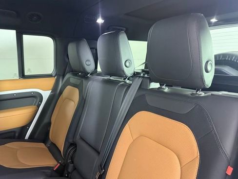 Used 2024 Land Rover Defender 130 X-Dynamic SE image 24