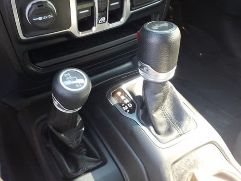 Used 2022 Jeep Wrangler Unlimited Sport AWD/4WD image 11