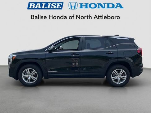 Used 2024 GMC Terrain SLE AWD/4WD image 2