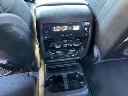 Used 2024 Jeep Grand Cherokee L Limited w/ Luxury Tech Group II image 19