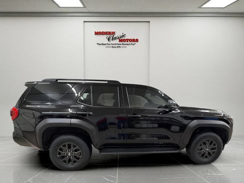 Used 2025 Toyota 4Runner SR5 AWD/4WD image 6