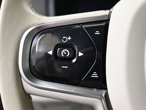 Certified 2024 Volvo XC90 B5 Plus w/ Protection Package Premier image 24