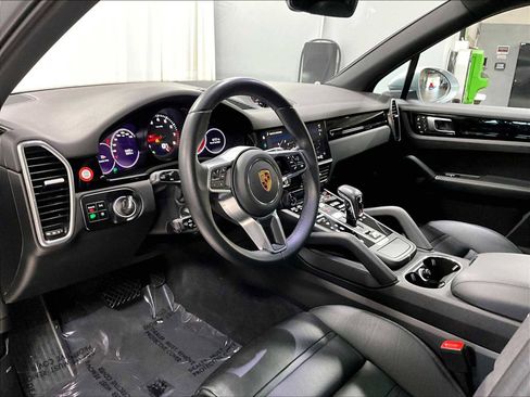 Used 2023 Porsche Cayenne image 6