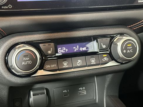 New 2025 Nissan Versa SR w/ Trunk Package image 24