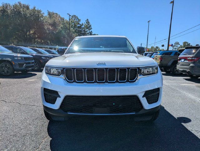 New 2027 Jeep Grand Cherokee Laredo X RWD image 9