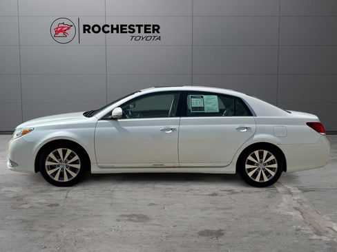 Used 2012 Toyota Avalon Limited FWD image 2