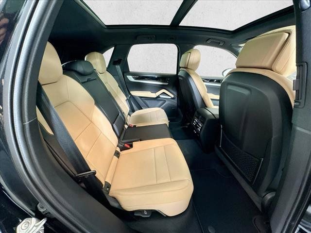 Used 2026 Porsche Cayenne AWD/4WD image 24