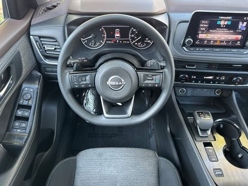 Certified 2023 Nissan Rogue SV image 16