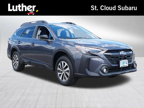 Used 2025 Subaru Outback Premium AWD/4WD image 1