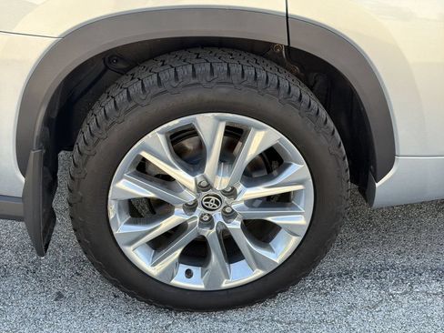 Used 2021 Toyota Highlander Limited AWD/4WD image 34