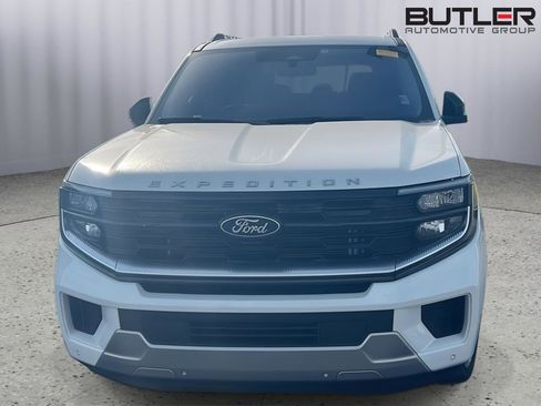 Used 2025 Ford Expedition Platinum w/ Platinum Ultimate Package image 4