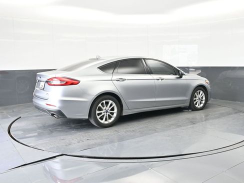 Used 2020 Ford Fusion SE image 10
