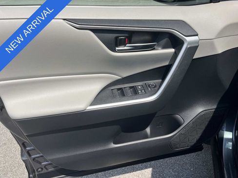 Used 2020 Toyota RAV4 XLE AWD/4WD image 26