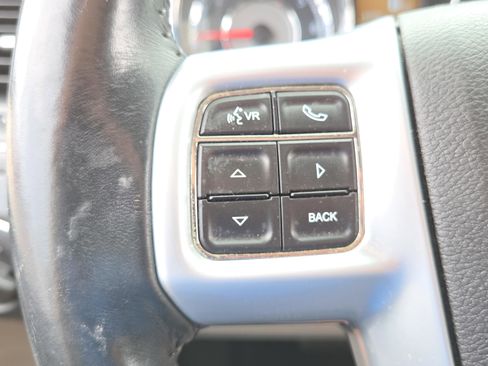 Used 2013 Chrysler Town & Country Touring FWD image 23