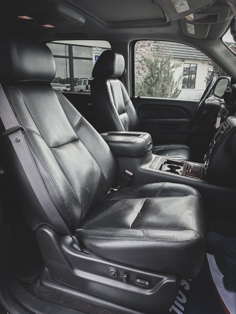 Used 2011 Chevrolet Suburban LTZ AWD/4WD image 28