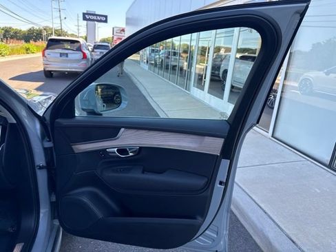Certified 2025 Volvo XC90 B6 Plus AWD/4WD image 14