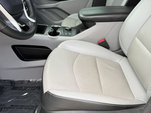 Used 2024 GMC Terrain SLT FWD image 10