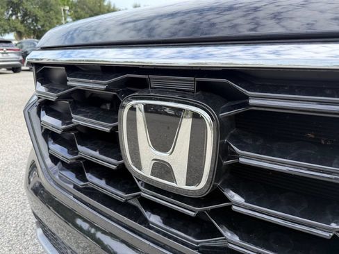 Used 2025 Honda Pilot Touring image 5