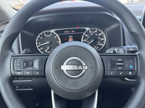 Used 2023 Nissan Rogue SV image 15