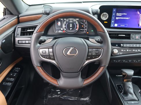 Certified 2024 Lexus ES 350 Ultra Luxury w/ Accessory Package (Z2) image 18