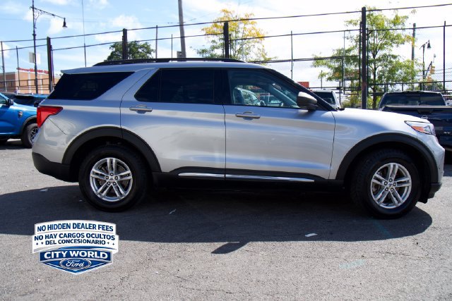Used 2022 Ford Explorer XLT w/ Equipment Group 202A AWD/4WD image 3