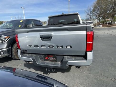 Used 2024 Toyota Tacoma TRD Off-Road image 3