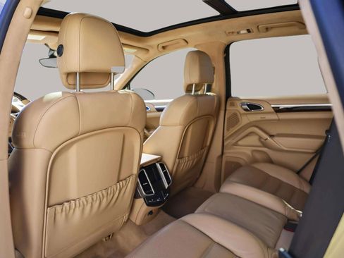 Used 2016 Porsche Cayenne Turbo image 32