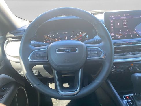 Used 2024 Jeep Compass Latitude w/ Convenience Group AWD/4WD image 12