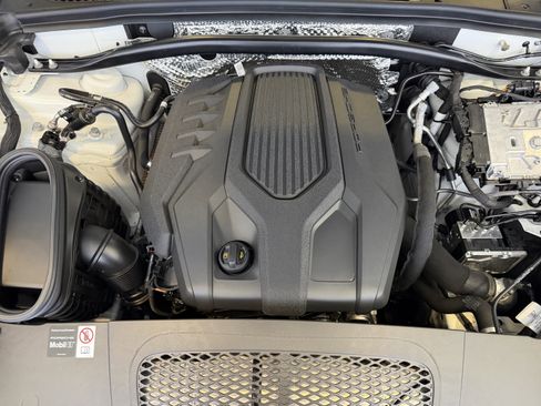 Certified 2025 Porsche Macan image 27