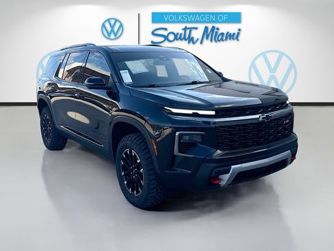 Used 2024 Chevrolet Traverse Z71 image 1