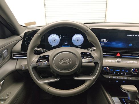 Used 2025 Hyundai Elantra SEL FWD image 22