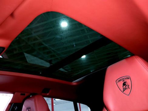 Used 2022 Lamborghini Urus AWD/4WD image 28