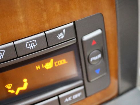 Used 2006 Cadillac XLR image 61