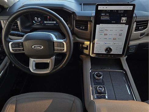 Used 2024 Ford Expedition Limited image 12