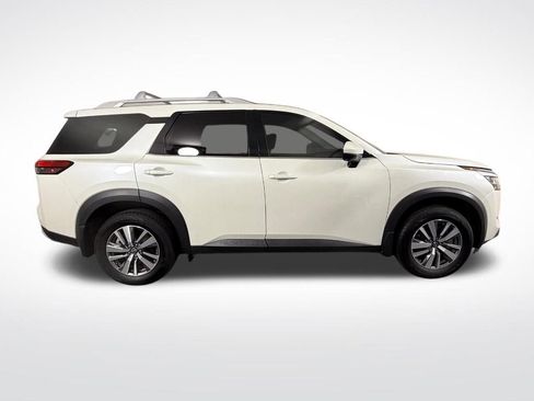 Used 2024 Nissan Pathfinder SL w/ Black Appearance Package FWD image 2