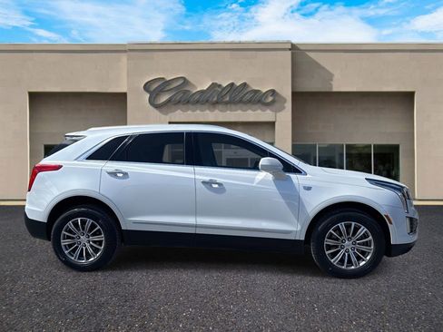 Used 2017 Cadillac XT5 Luxury w/ Driver Awareness Package image 2