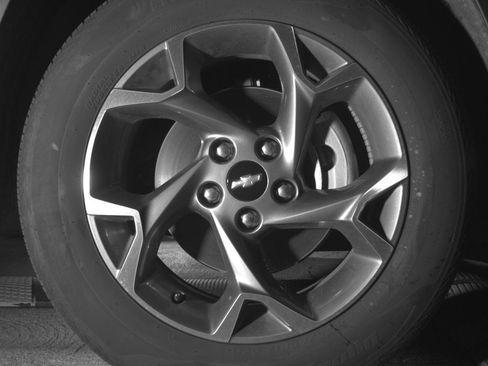 Used 2025 Chevrolet Trax LT FWD image 13