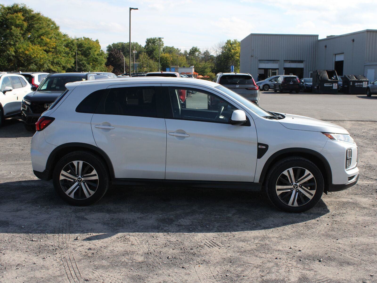 Used 2025 Mitsubishi Outlander Sport ES AWD/4WD image 4