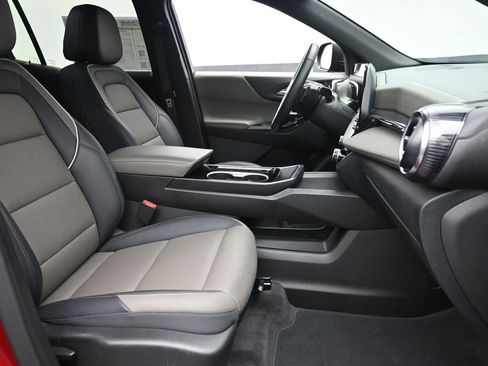 Used 2025 Chevrolet Equinox LT w/ Convenience Package II AWD/4WD image 9