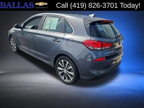 Used 2019 Hyundai Elantra GT FWD image 3