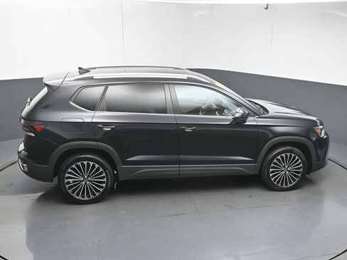 Used 2025 Volkswagen Taos SE FWD image 46